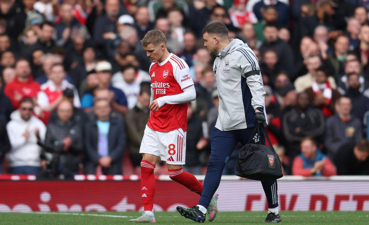 关于阿森纳阵容调整效果不佳，教练组召开紧急会议的信息