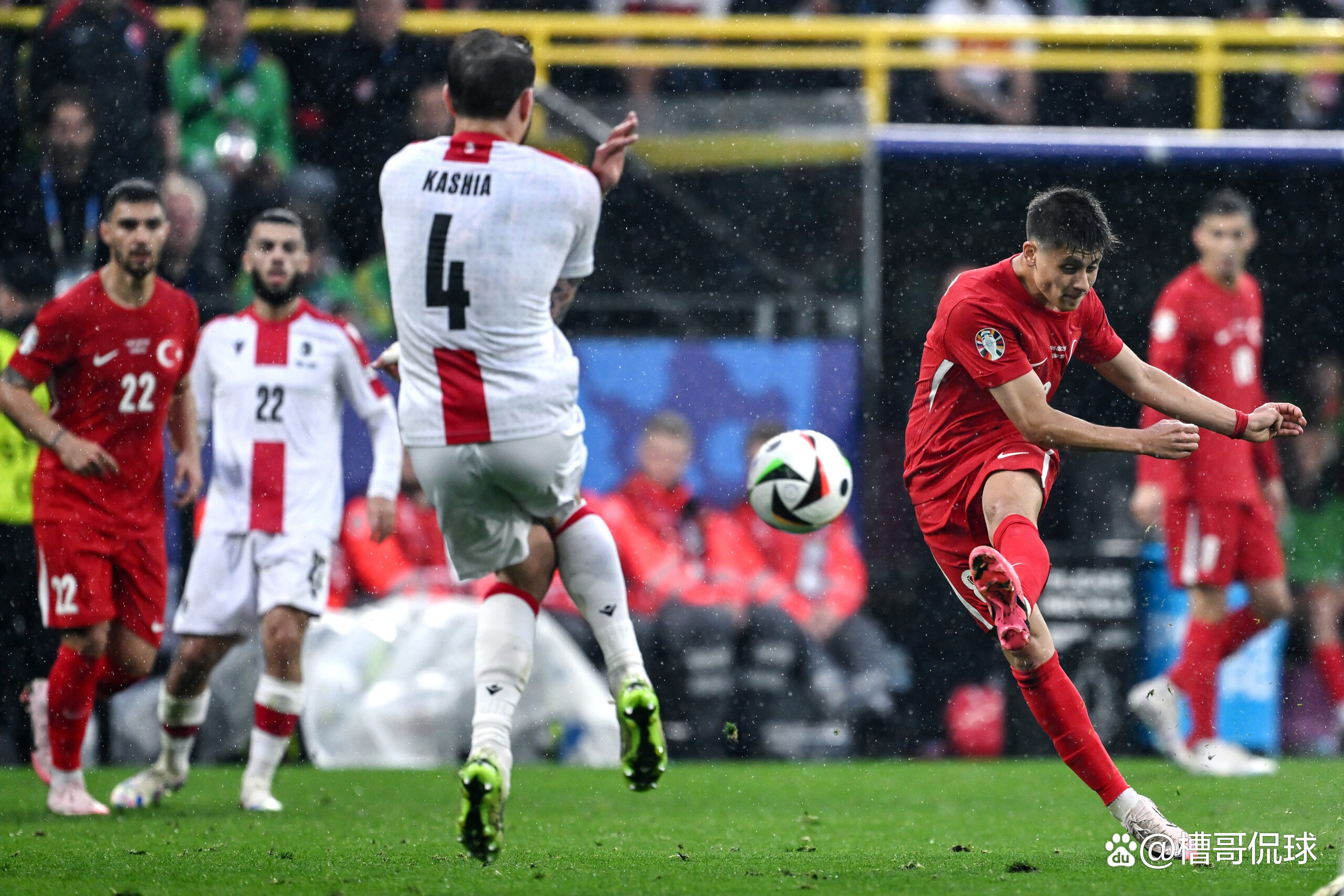 包含土耳其队防守稳固，世界杯资格赛战平强敌的词条