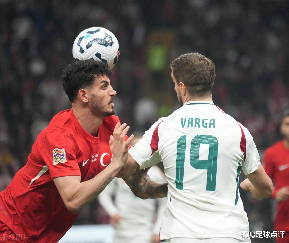 包含土耳其队防守稳固，世界杯资格赛战平强敌的词条